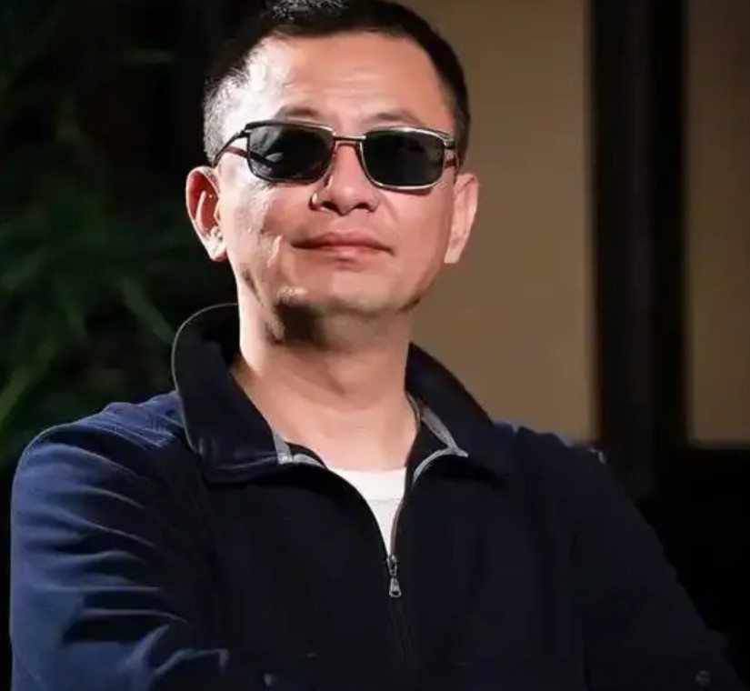 难怪向太发誓说过绝不录用王家卫！王家卫拍《东邪西毒》用了两年，制作成本高达4