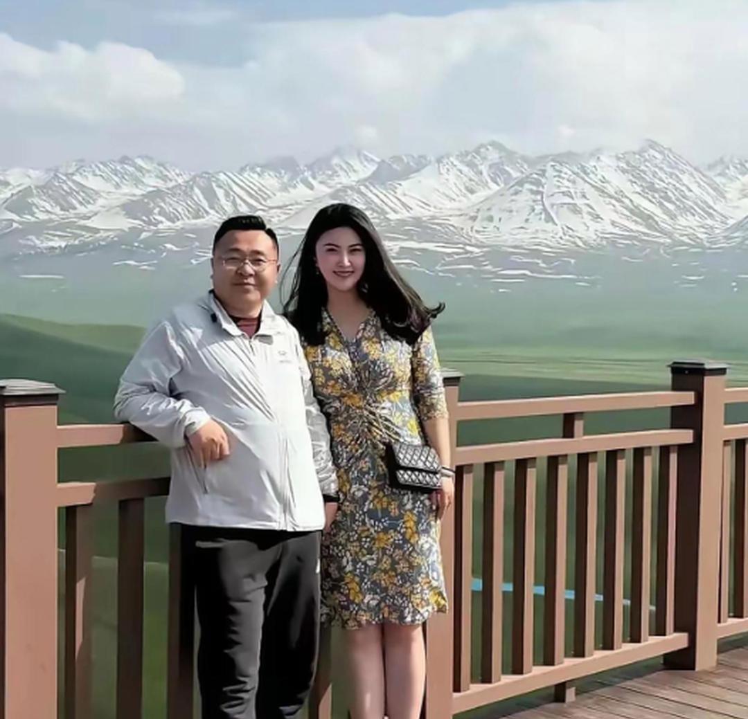 拥有钞能力就是强，这女的还和方丈合过影，跟过不少大款啊