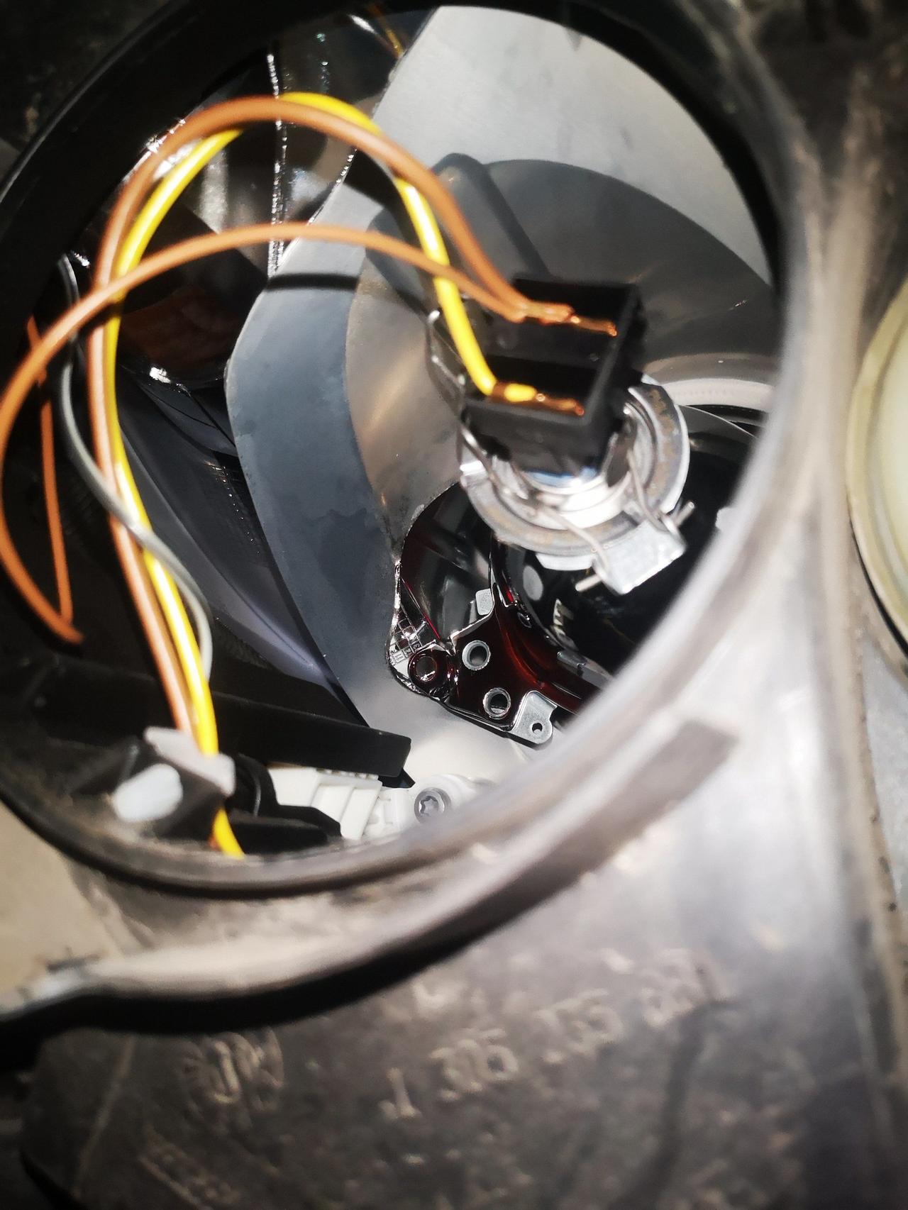 避开4S店，选社区正规维修店，收费更合理车辆出了小故障（比如补胎、换灯泡、清洗