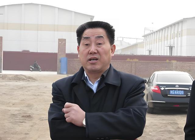 他为什么要退而不休？最近，河南省原副省长刘满仓因为受贿罪，利用影响力受贿罪被判