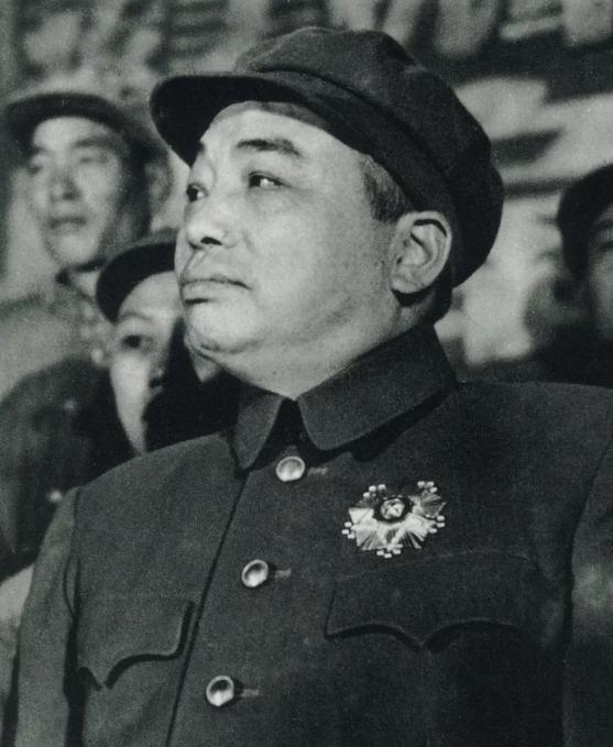 1951年，铁原阻击战结束后，63军军长傅崇碧陷入昏迷，醒来后，他看到彭德