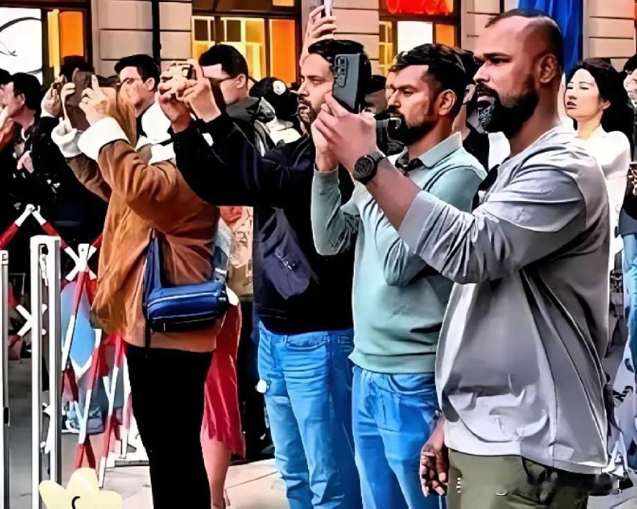 近期看到很多呼声，认为应该限制印度和非洲留学生，削减名额以便管理。也