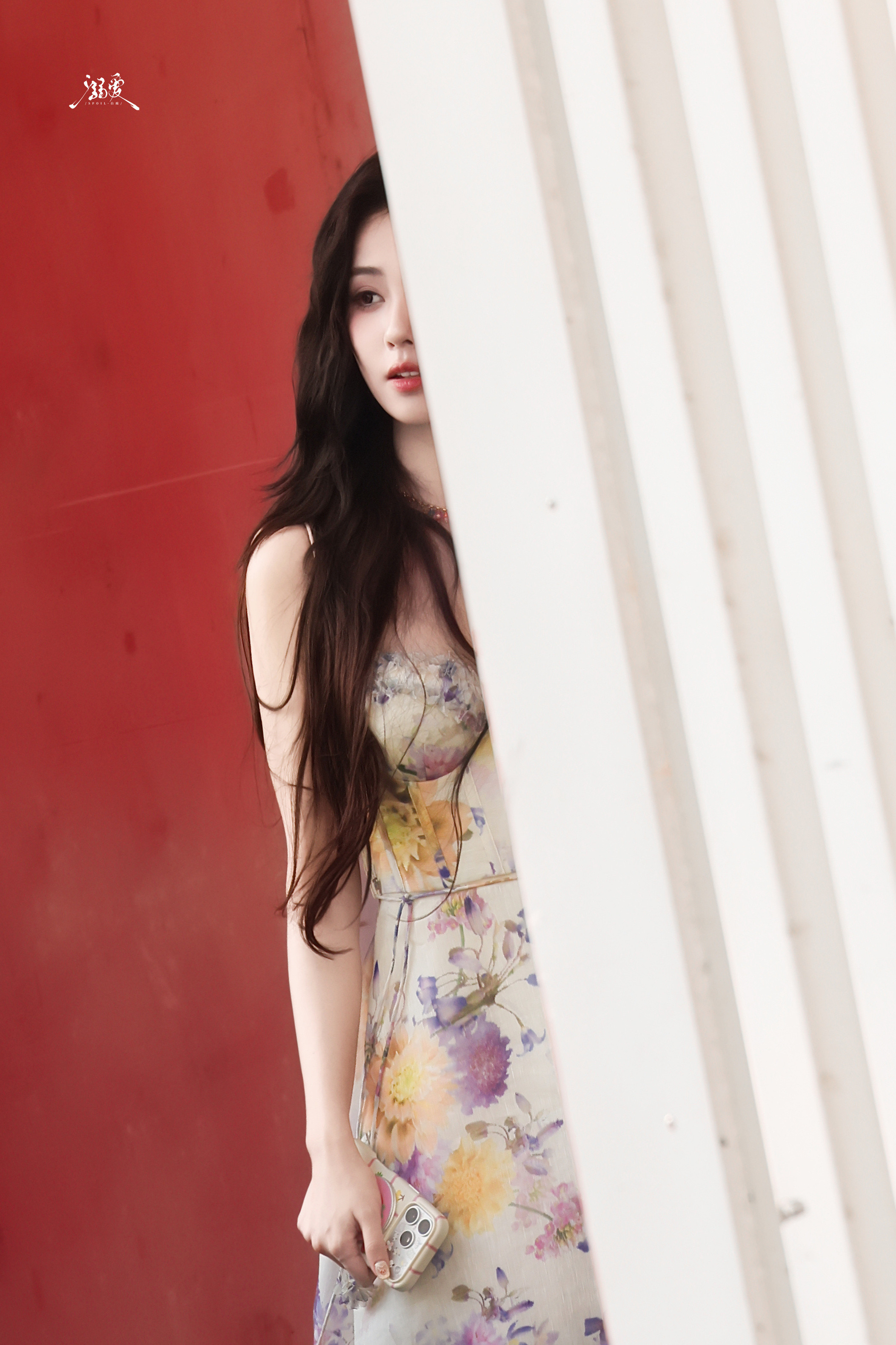 奔跑吧第14季宣传片录制路透，白鹿花仙子下凡实录！红墙为底，裙角生香，美到窒息！