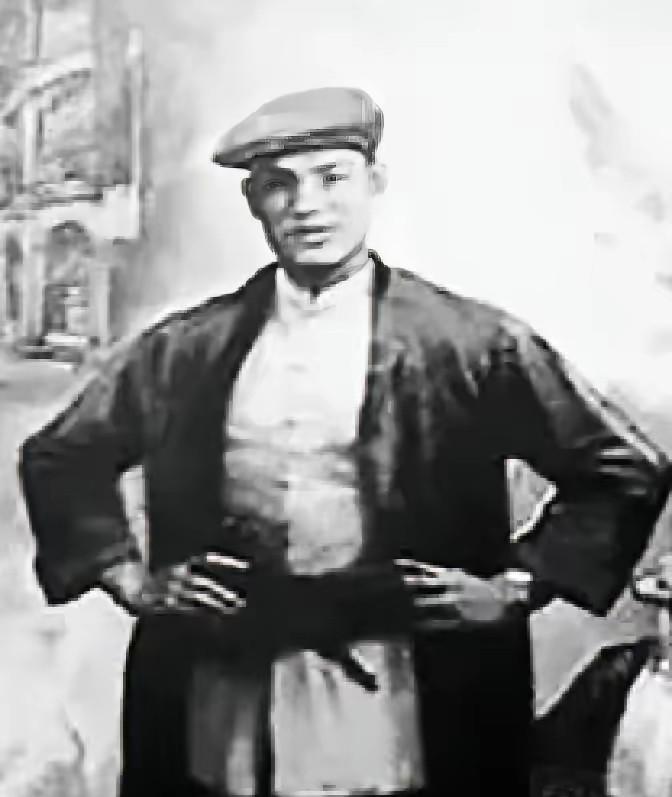 1943年，东江纵队短枪队队长刘黑仔不幸被俘，日军恨他屡次重创己方，特意将他关押