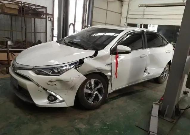 好朋友这几天闹心死了，本来买了一台新车，花了20多万，由于朋友驾照刚到手，提了新