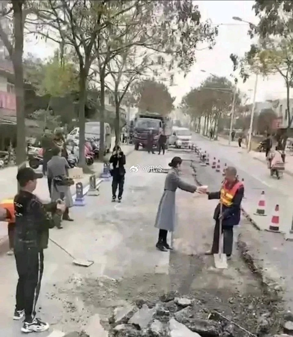 第一张图感动第二张图恶心