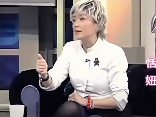 1984年，26岁的恬妞嫁给了印尼富豪，结婚当晚，她才知道老公已经有了一个妻子，