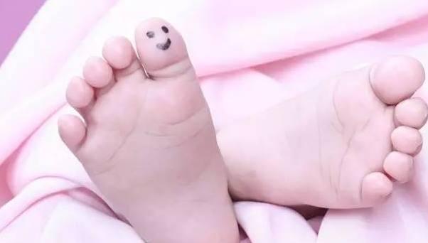 宝宝的脚丫为什么会这么臭呢?