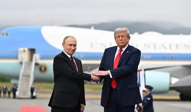 现在美帝不舒服了！大鹅不舒服了！其他跟在美帝、大鹅旁边的小伙伴们也不舒服了！东