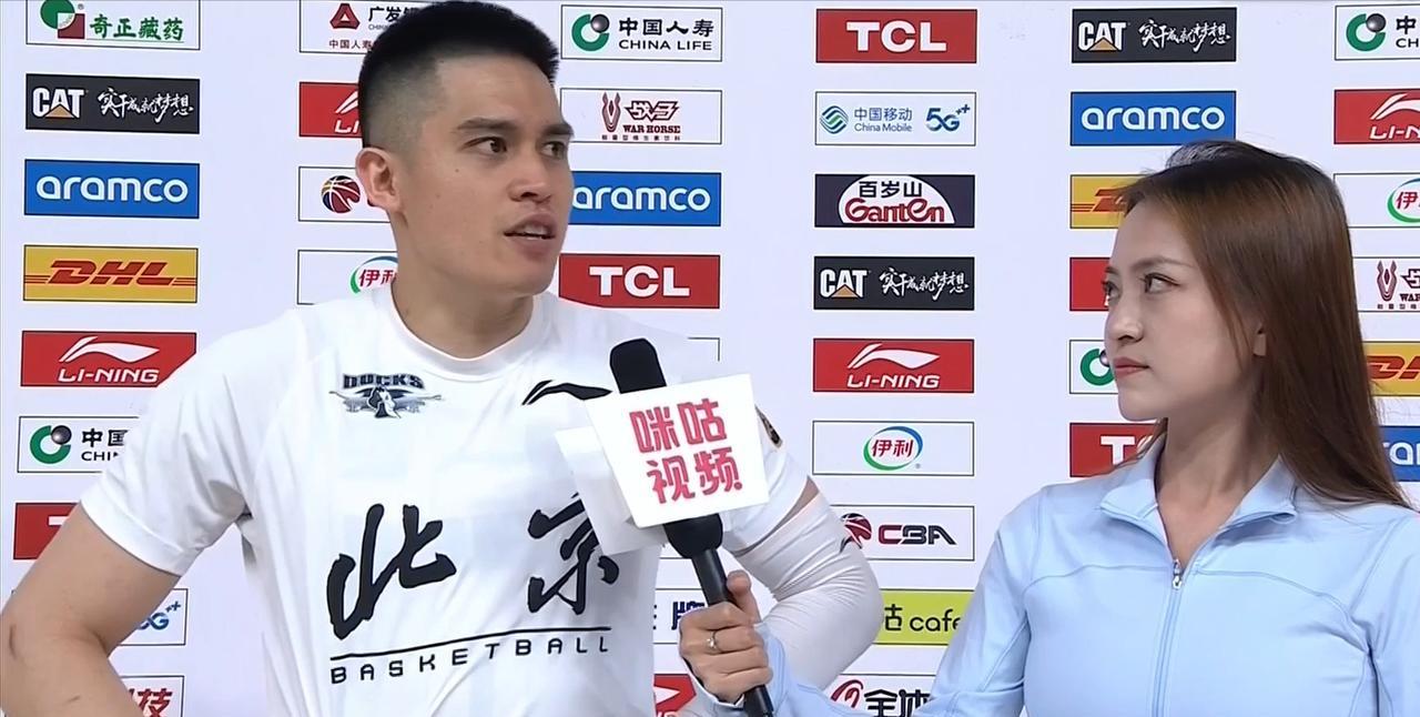 陈盈骏道歉了！北京男篮晋级总决赛后，陈盈骏在赛后道歉。他表示自己手感不佳，没能