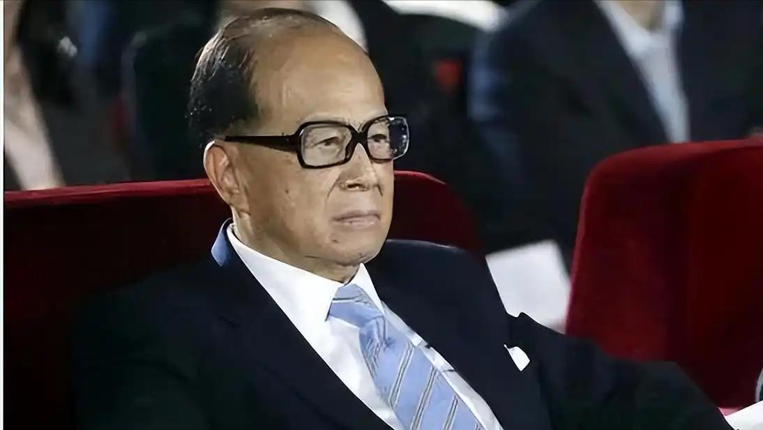 “别让李嘉诚跑了”，这是当年李嘉诚把国内资产清空，把重心转移到越南、新加坡、英国
