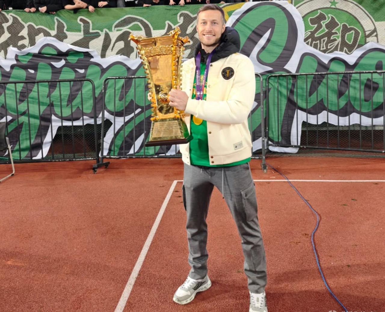 北京国安放走恩加德乌，绝对是一个败笔！国安的五个外援，加一个归化，是法比奥、古