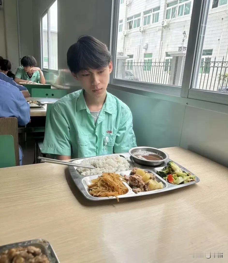工人阶级，为什么不开心呢？现在怎么不提倡工人阶级最光荣了呢？