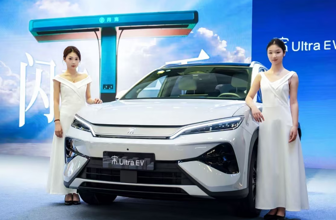 15.19万起的宋UltraEV，可能是15万级最“不讲武德”的B级纯电SUV