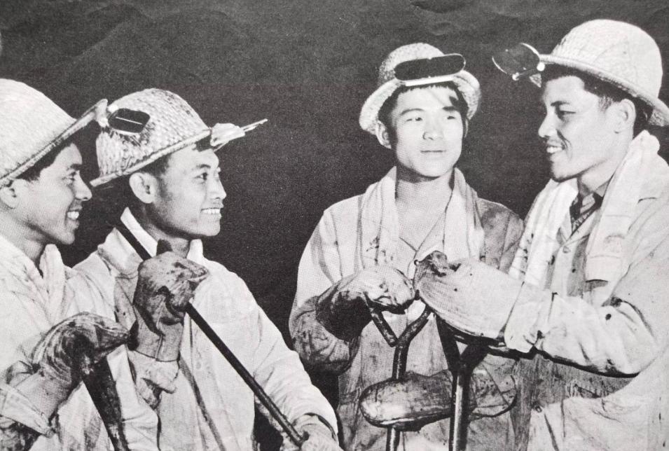 毛泽东时代那么穷，为何很多人都崇拜毛主席？在不少教授的眼中认为毛主席就是天才，是