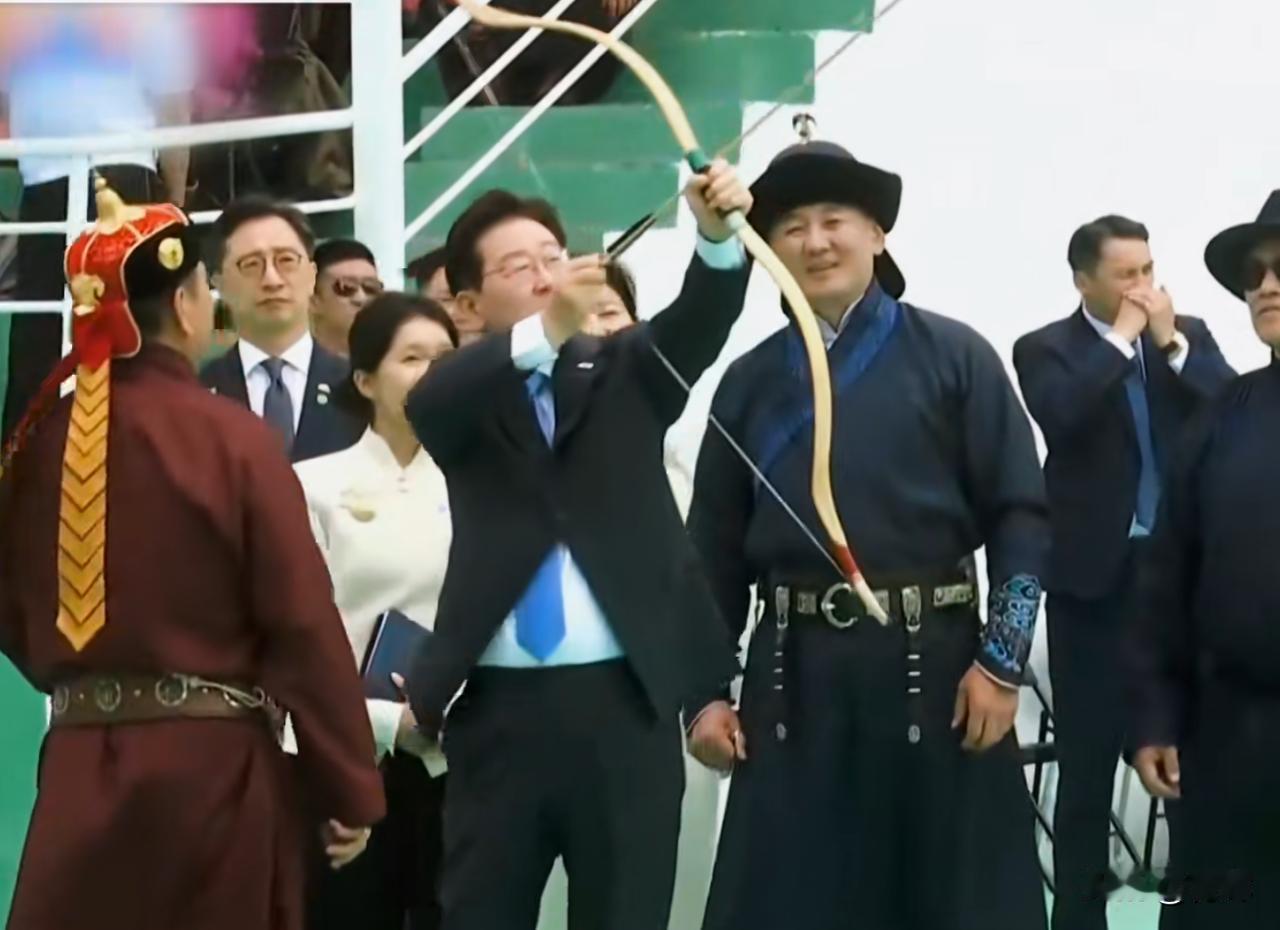 韩国访问日本，日本办不成的事，李在明想试试韩国总统李在明这次对蒙古的访问，表面