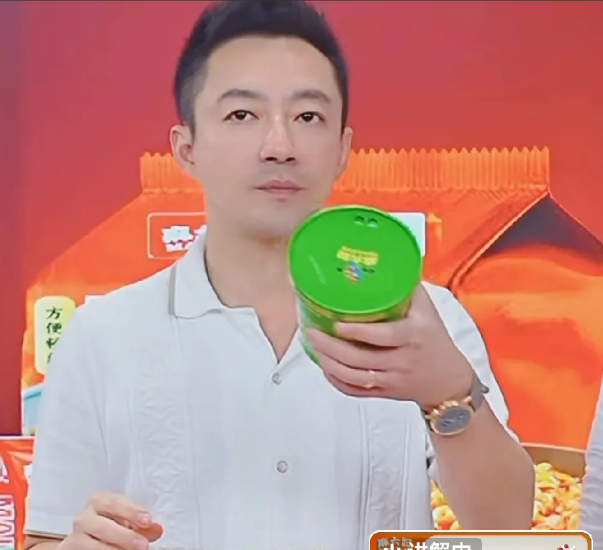 汪小菲是个理工男还是文科男？刚刚，汪小菲与助理一起直播时，助理说他数学特别好