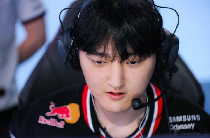 快进到鸡蛋偷走了Peyz的人生？Peyz是否完美替代Guma在T1的战术地位？尽