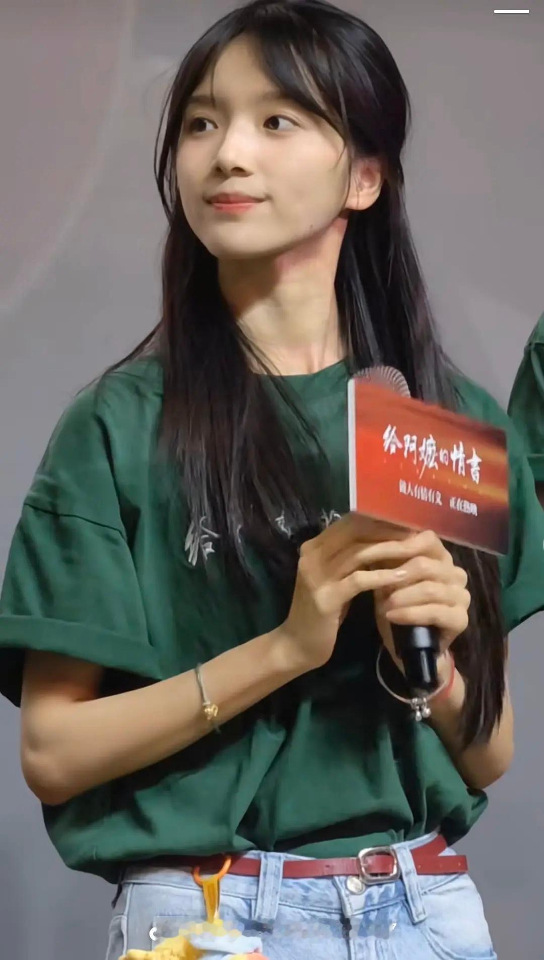 李思潼长得好漂亮啊，有一种坚韧感