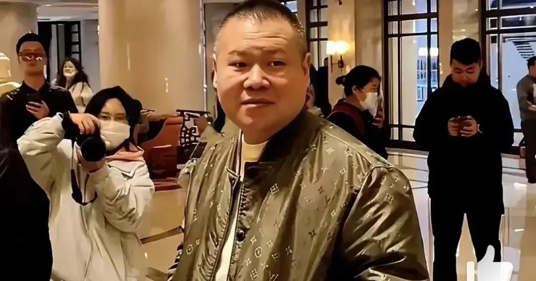 十秒，1680块票抢光。岳云鹏的相声帝国还在膨胀。郭麒麟甩开大褂，冲进央视黄