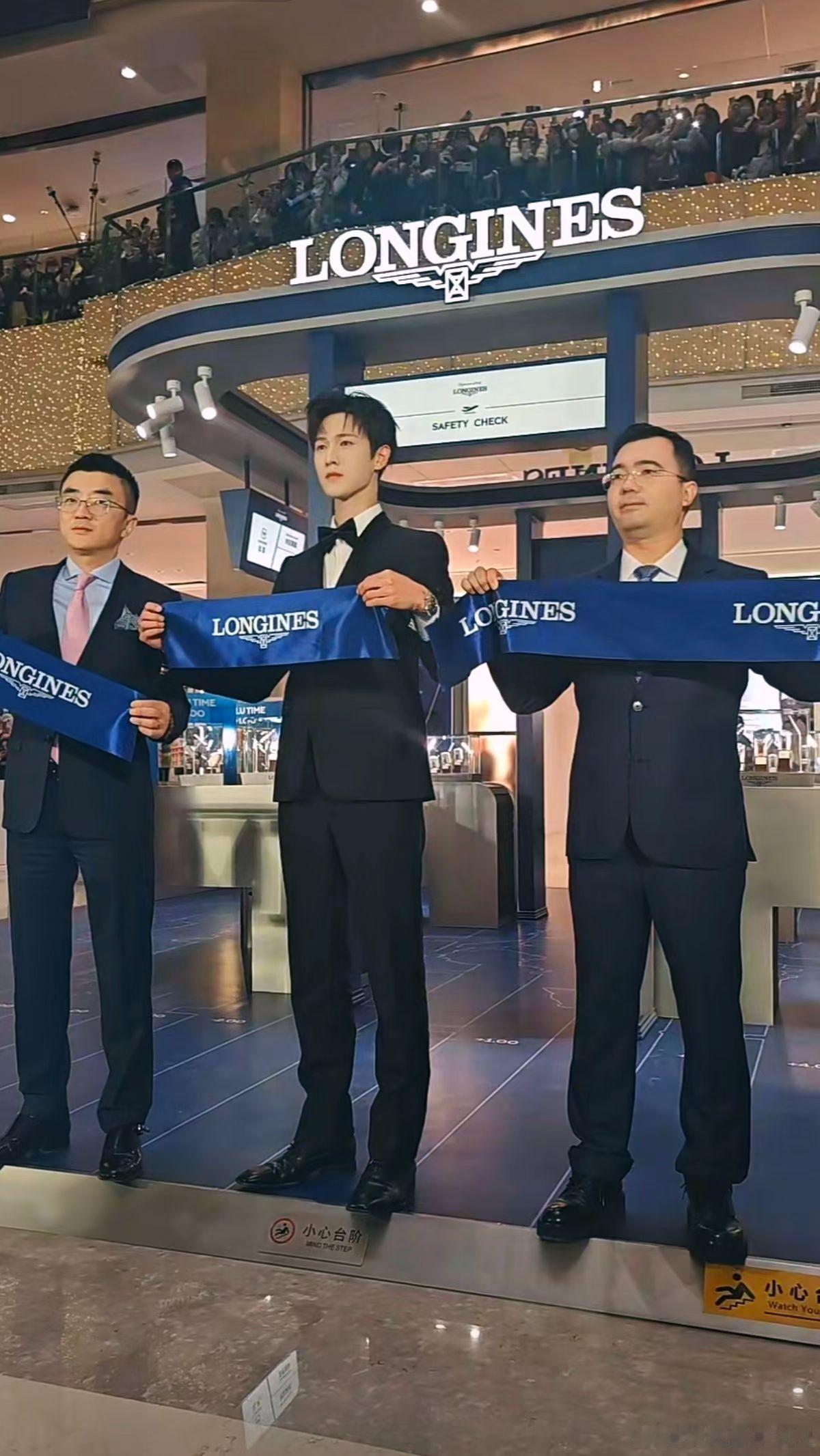 明显和普通人真的有壁李昀锐路人生图视角这是最接近线下的了吧