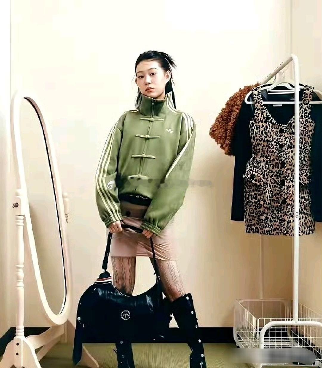 小沈阳是真舍得捧女儿，沈佳润第三次登上杂志封面，比以前好看了