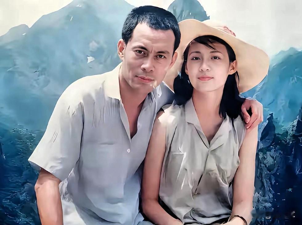 翻到张光北夫妇年轻时的旧照，瞬间被戳中了。发梢的松弛感都要从照片里溢出来。没