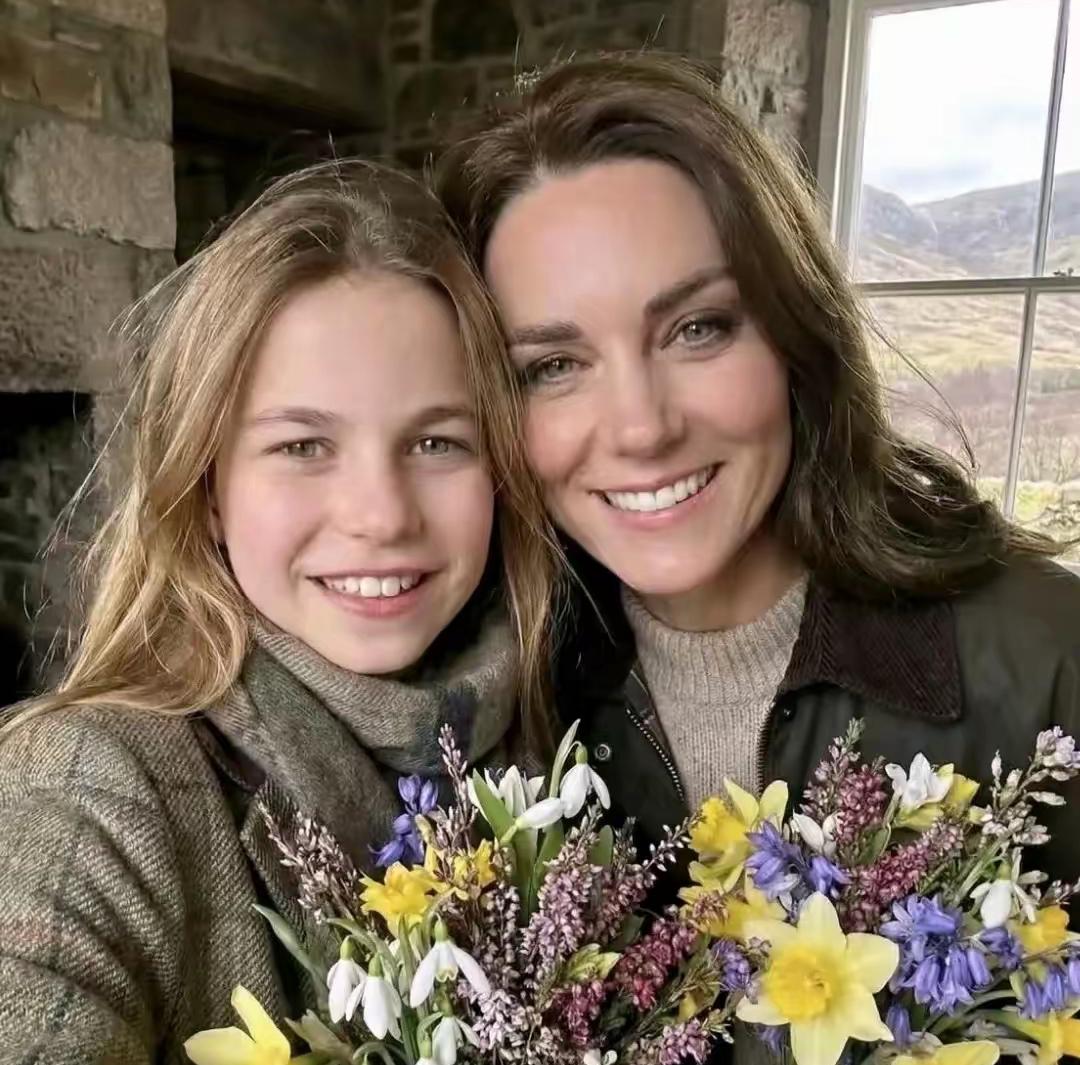 夏洛特的基因，还是偏向了凯特！3月8日这一天，凯特在个人媒体账号上，晒出了与女