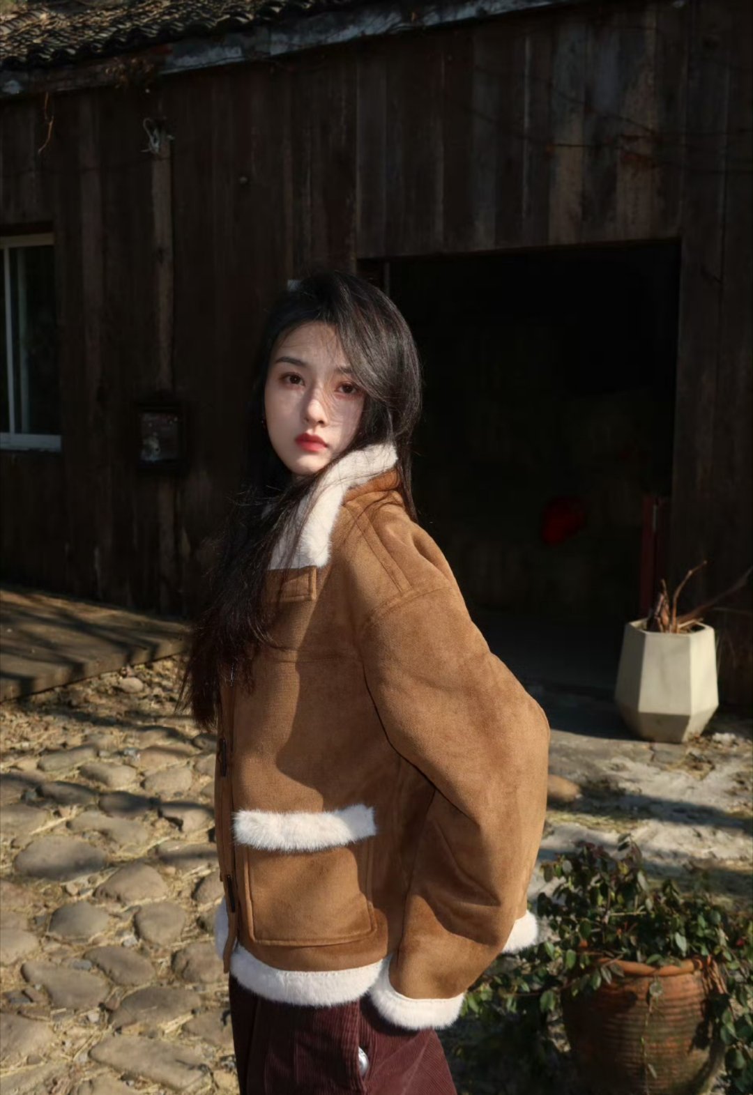 宋祖儿摸摸小鹅头永远万事不用愁顺顺利利