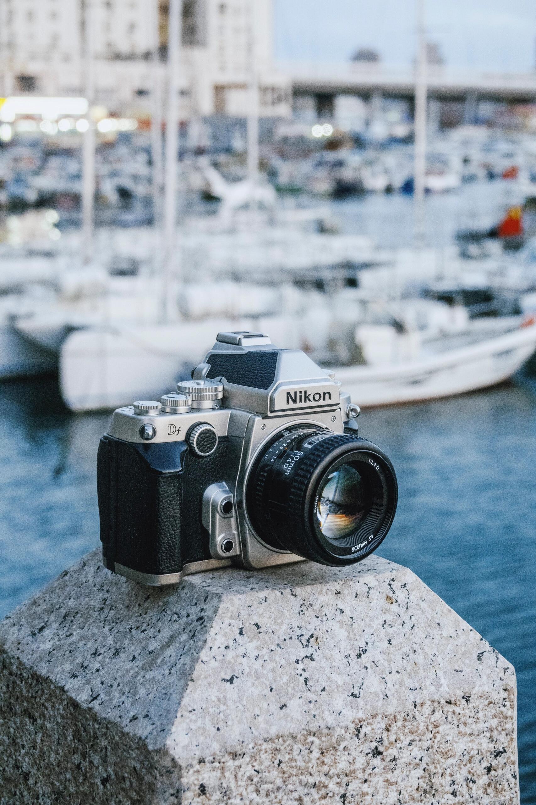 尼康最帅单反相机尼康DF尼康Df于2013年发布，其核心理念是“回归摄影本源”