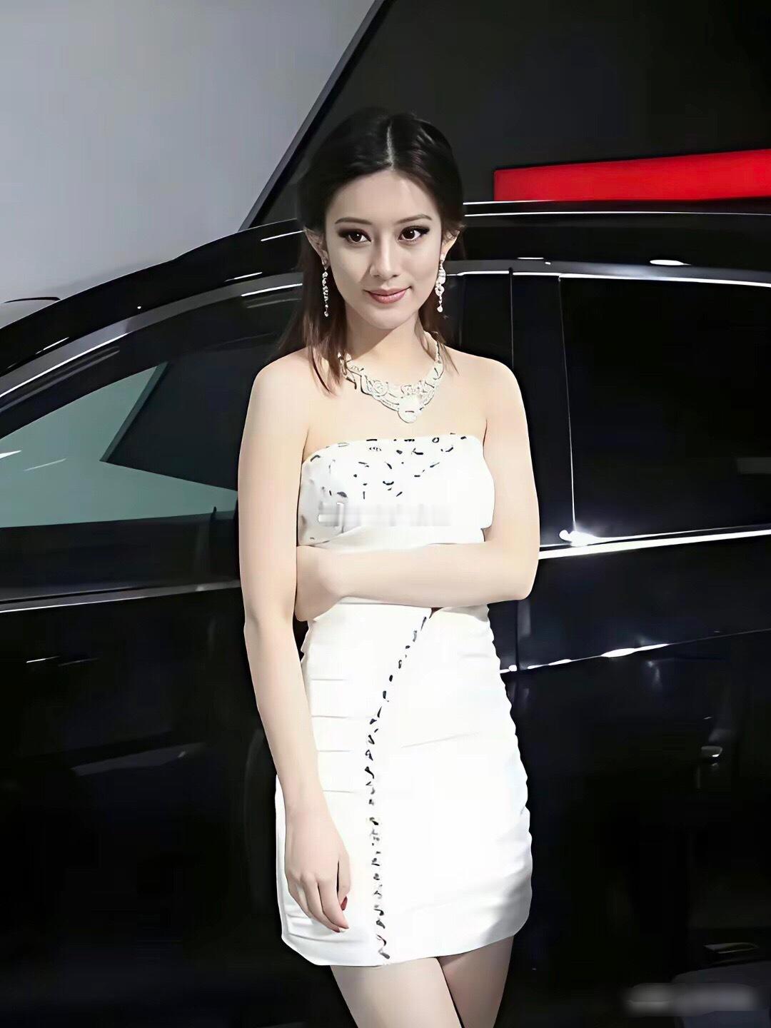 好家伙，还真是女大十八变，谁能看出这是孟子义啊……