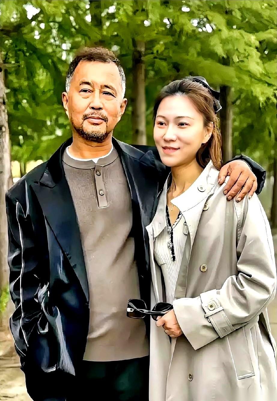 提起沈巍，上海爷叔阿姨们台面上不讲，心里就三个字：拎不清。这不是骂他傻，是觉得