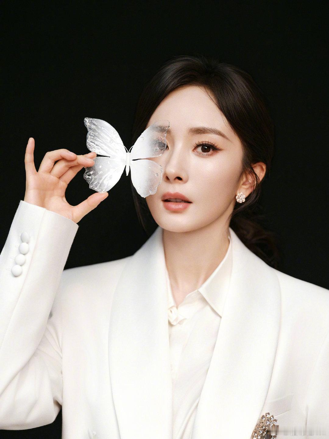 #杨幂#在风华正茂的年纪，遇见了你这束温柔的光​