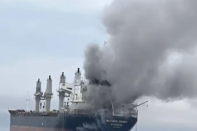 事实证明，印度油轮最勇敢！当地时间3月11日，一艘印度油轮听信了特朗普的话