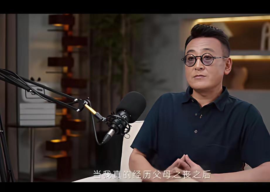 58岁窦文涛：父母走后，才懂孤独是人生最后一课窦文涛在节目里说父母过世后，