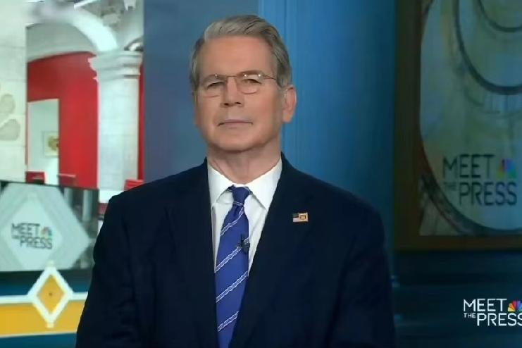 美财长:美国今年三季度GDP增长4.3%，明年将超过中国！12月24日，