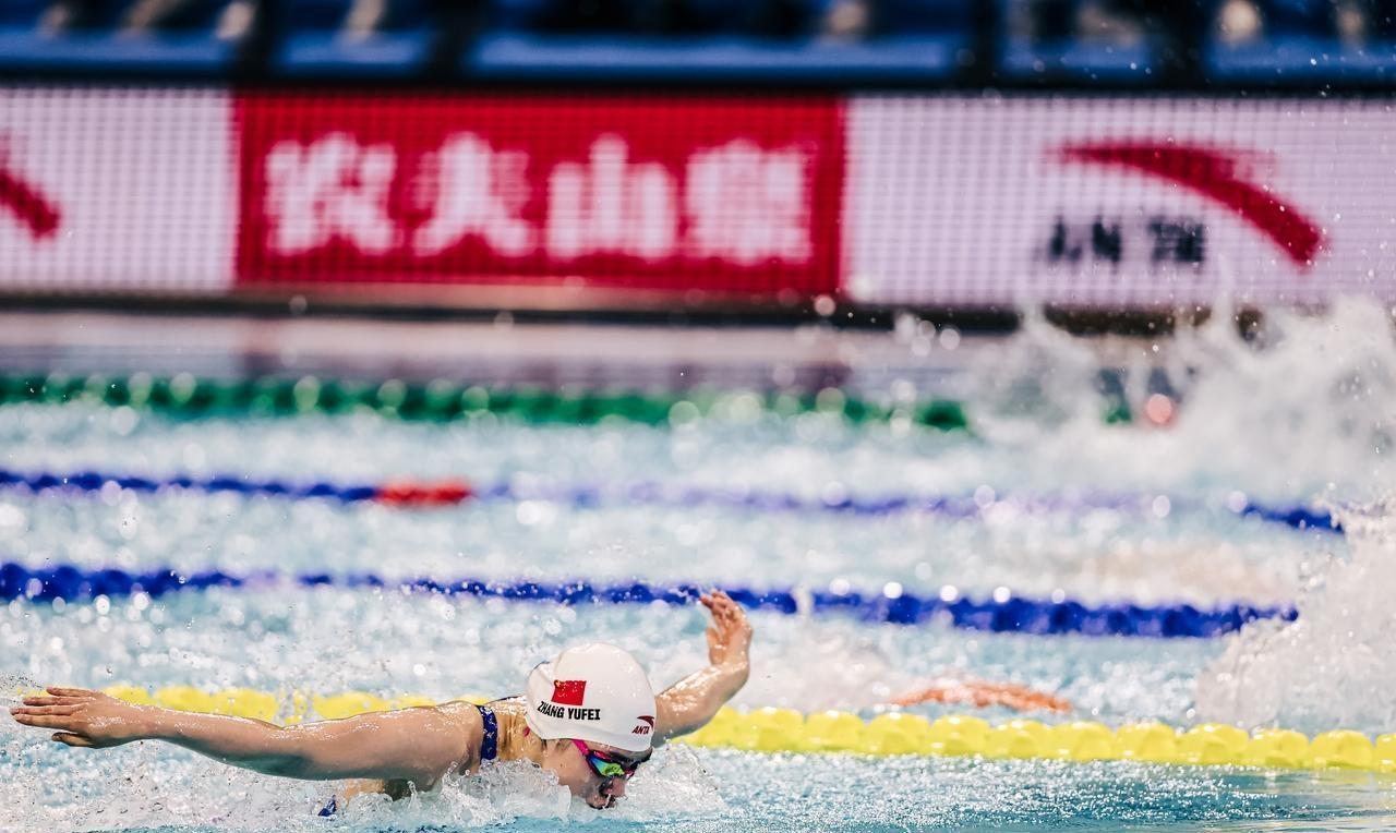 张雨霏统治力下滑，八连冠梦碎！全国冠军赛女子100米蝶泳张雨霏57秒39屈居亚军