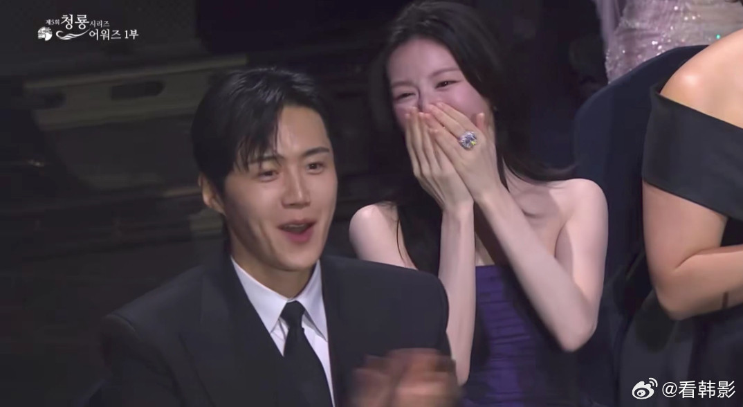 青龙系列大奖国际偶像奖！！！🏆🎉高允真《爱情怎么翻译》这是今年新增的奖项！