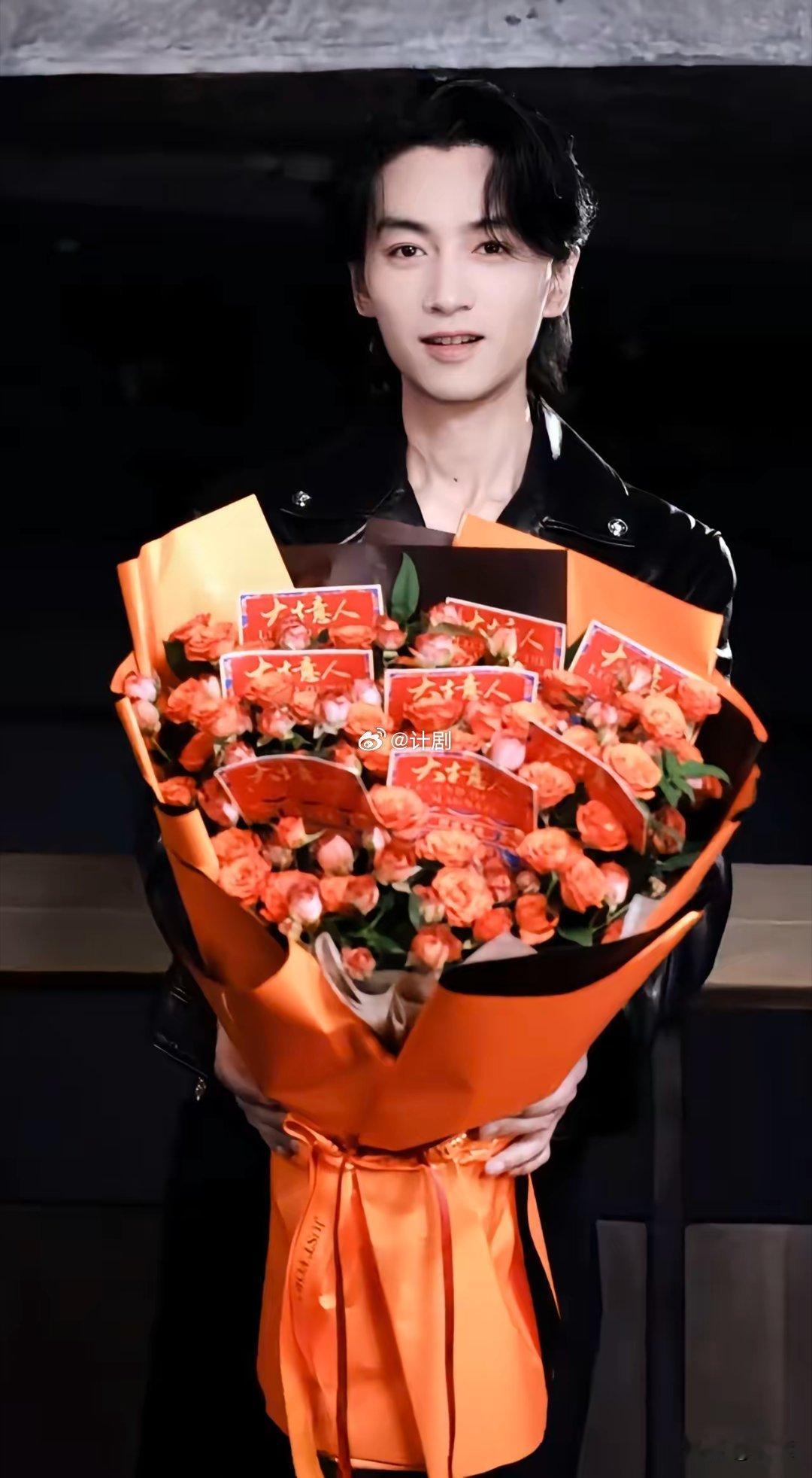 发现没陈晓不是能“压戏”的演员他特别需要对手能接住他的戏，接的方式还得轻轻的，而