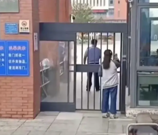 高考忘记带准考证身份证，最佳的做法不是回去拿，而是进考场考试。安徽一个清北班的学