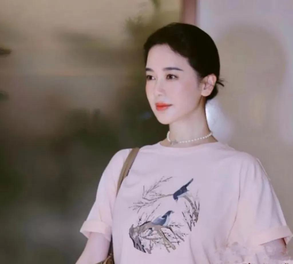 左小青做了医美后，颜值更高，身材也超棒左小青是越老越耐看型的，年轻时没这么惊