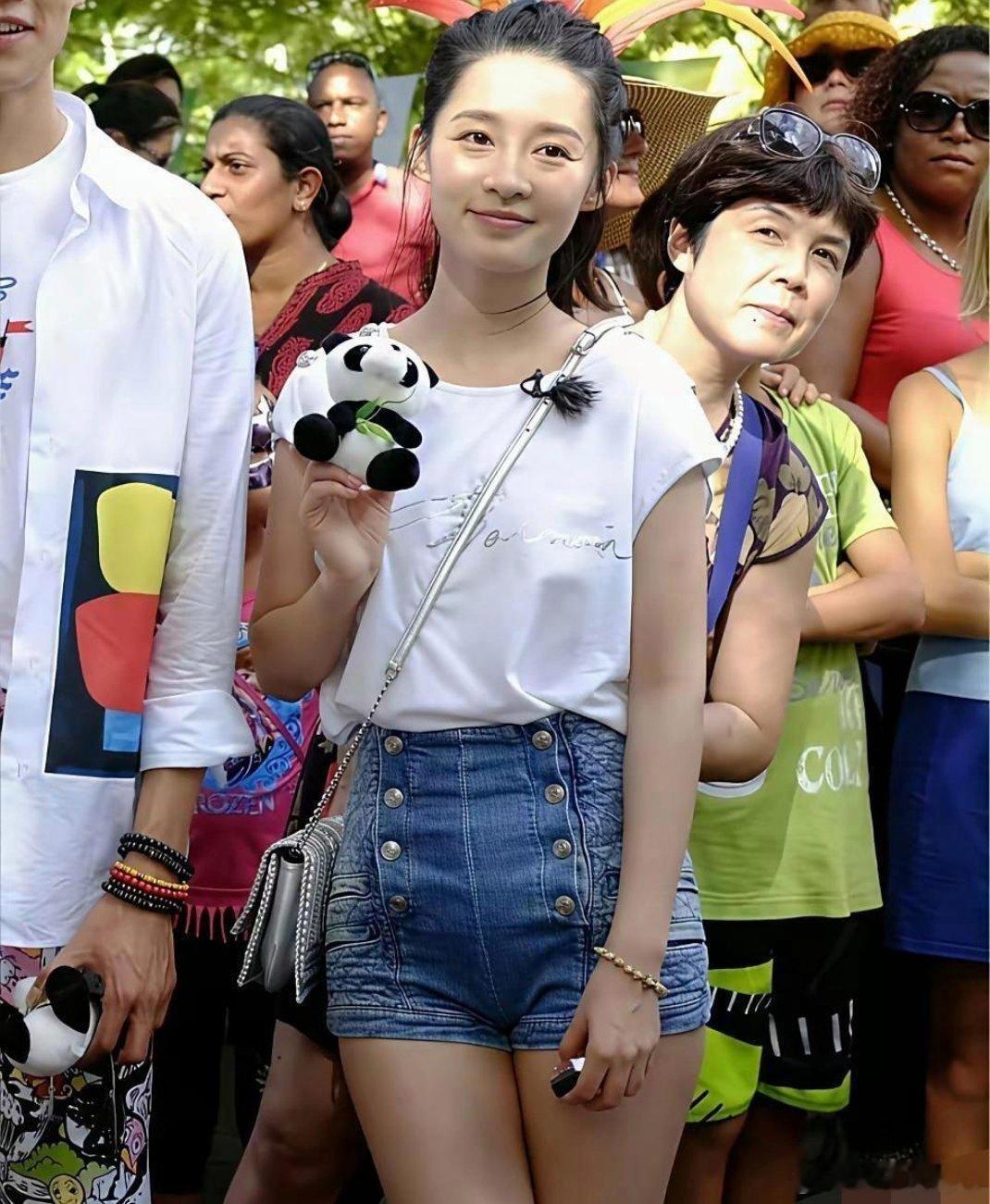 天啦，李沁早年竟然长这样，谁看了不迷糊？