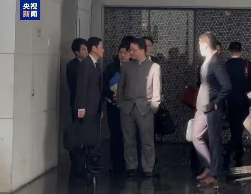 以后若干年回看这张照片，就是“那年我双手插兜，不知道什么叫对手，我只要略微出手，