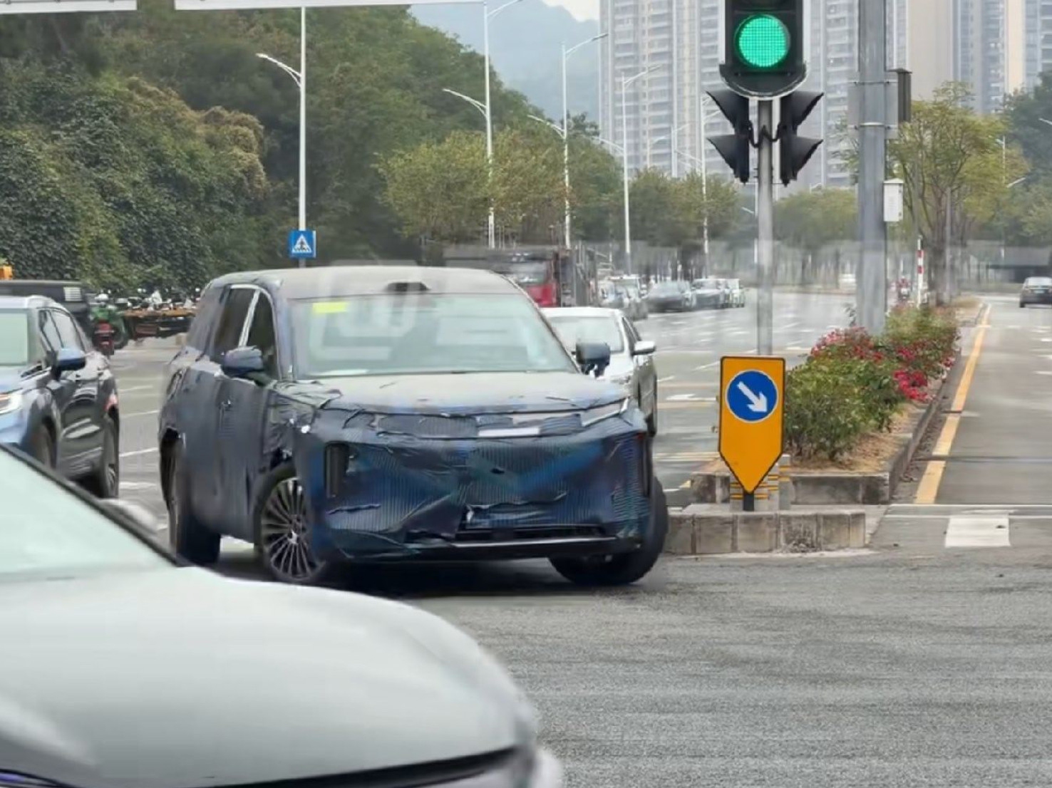 车若初见比亚迪明年的战略双雄，大唐和大汉的路试谍照图都出来了，据采访说是要保留