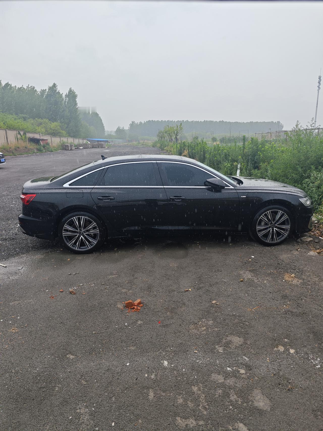 新车到手总是忍不住各种买买买，想着买一些实用的物品，漂亮的装饰，把爱车打扮的美美