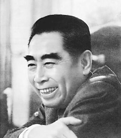中国真正的“谍战教父”是周恩来，他建立了中国第一的个情报组织，早在1927年周恩