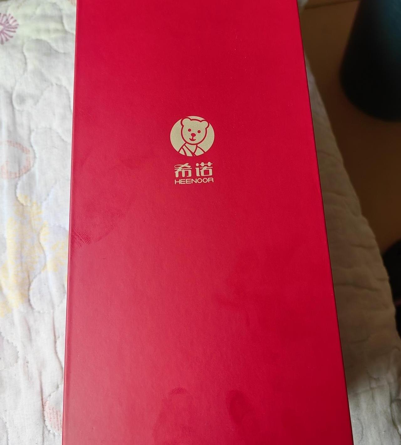 你猜怎么着？教师节都过去好几天了，学校突然通知：全体教职工去后勤部领礼物。到了
