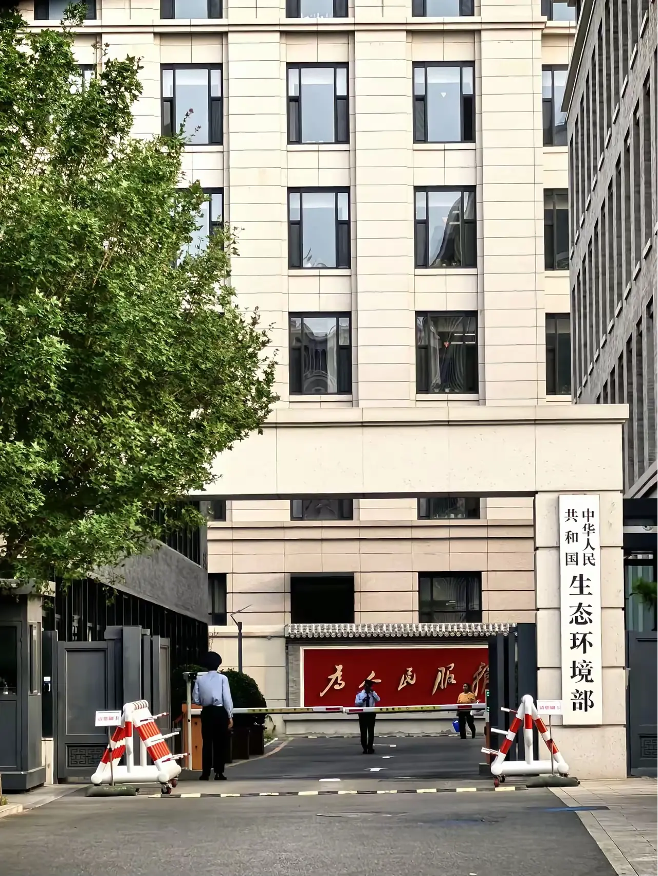 这“部”的大门比较低调！