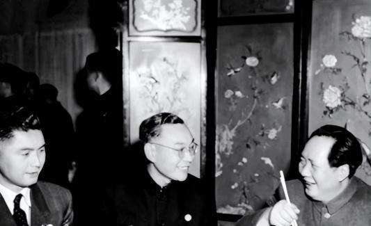 1957年上海选举副市长，毛主席嘱咐陈毅：你去上海给荣毅仁拉拉票。那么，毛主席为