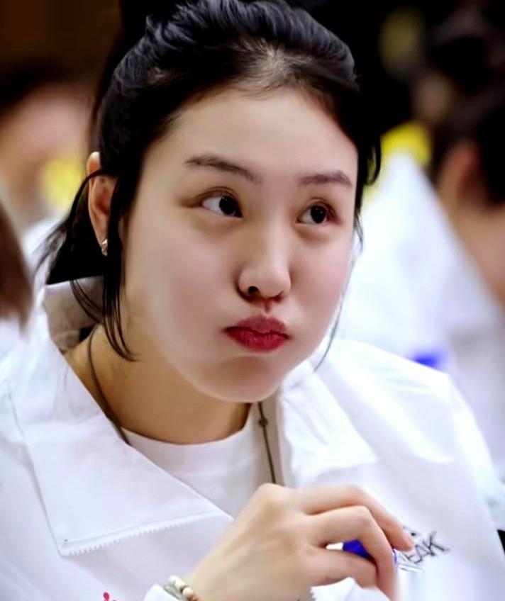 中国女篮新名单出来了。新人进了一大堆，意料之中。但那个几乎全勤的铁打主力张茹，